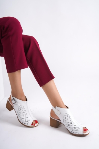 Saya Beyaz Hakiki Deri Lazer Baskılı Kalın Topuklu Ayakkabı - Modabuymus (1)
