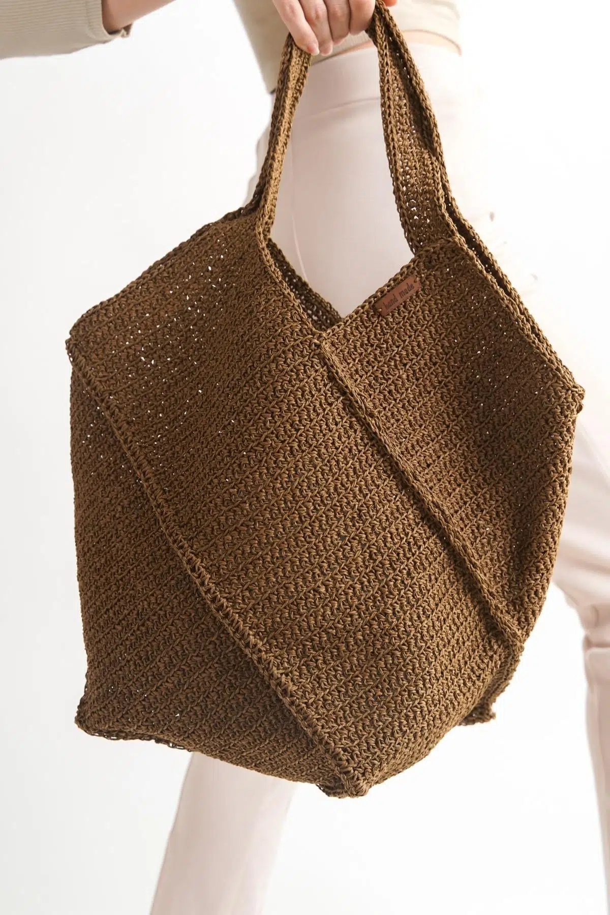 0101 Kahverengi Tamamen El Örgüsü Omuz Çantası Özellikleri