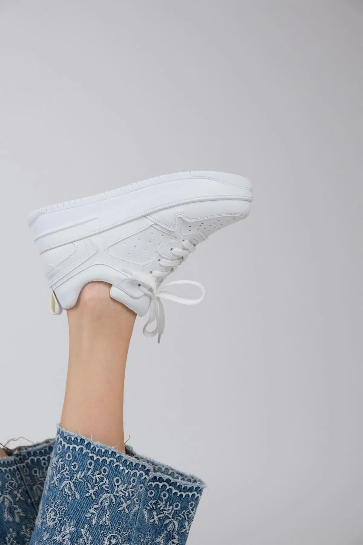 Beyaz Delikli Kalın Tabanlı Sneaker Günlük Spor Ayakkabı - Zeno