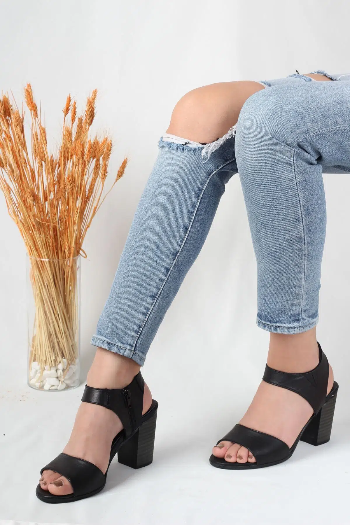 Hakiki Deri Tek Bantlı Topuklu Siyah Sandalet - Buja