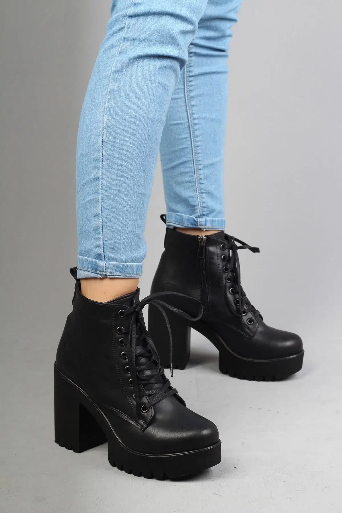 Kalın Tabanlı Platform Siyah Kadın Bot - Finday