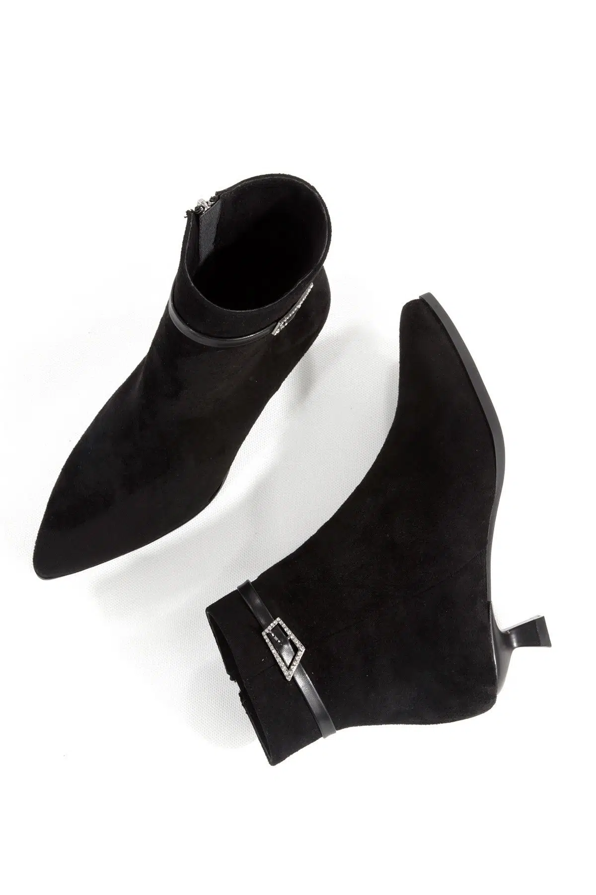 Siyah Süet Taşlı Tokalı Kısa Kadeh Topuklu Bot Jade