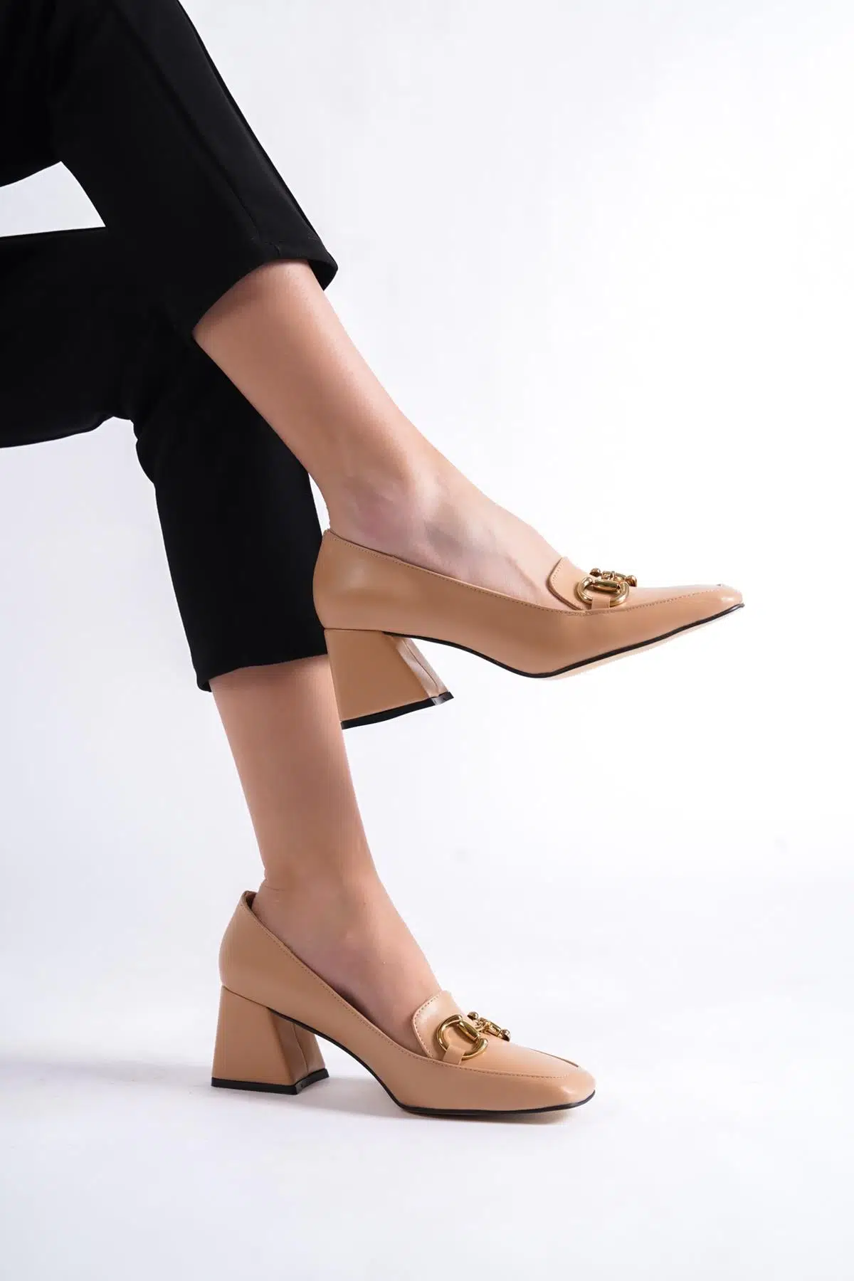 Verona Ten Rengi Kalın Topuklu Küt Burun Ayakkabı